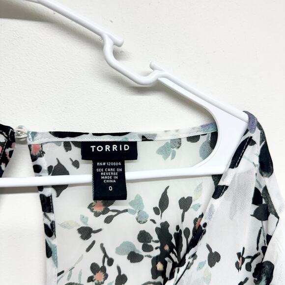 Torrid Womens  White & Black Floral Print Sheer Chiffon Drape Back Blouse Top L - Picture 3 of 4